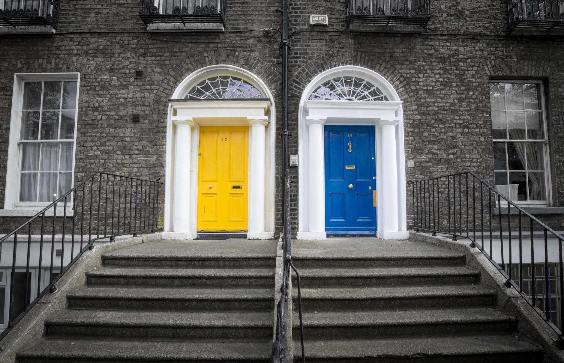 What your Front Door Colour says about you?